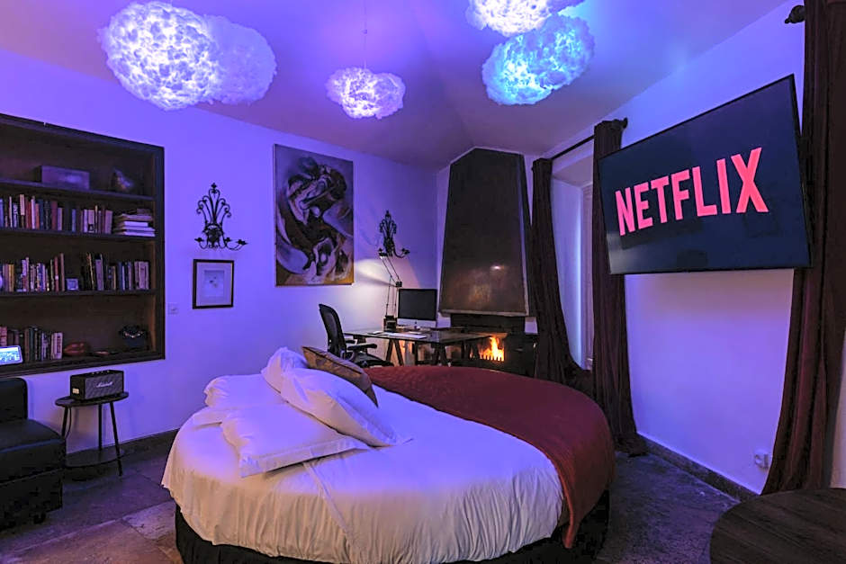 Sintra WOW - Unique double Smart Room in 17th century Palace! Hot tub, Snooker, BBQ, PS5, Sauna, Gym