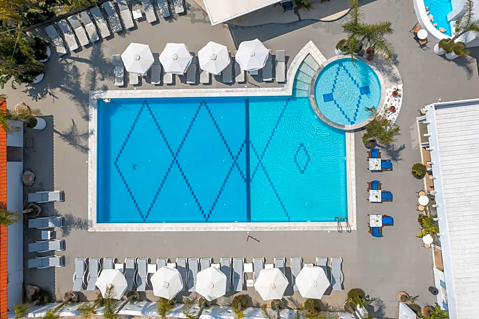 Tinas Plus Hotel