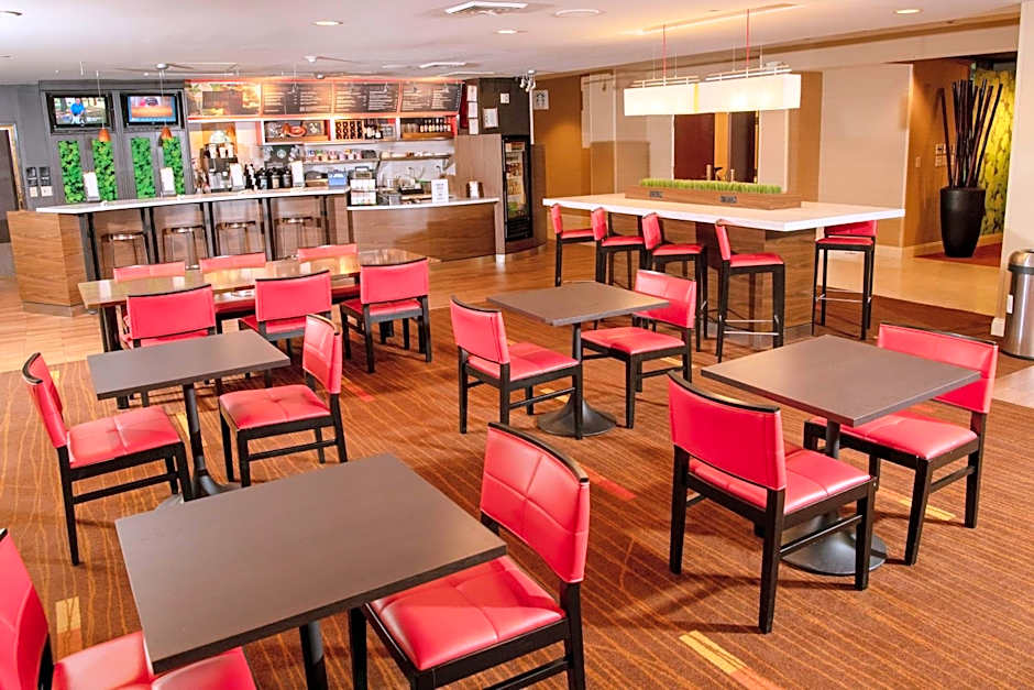 Courtyard by Marriott Erie Ambassador Conference Center