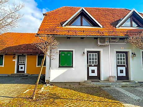 Mad House Apartment 1, Terme Catez