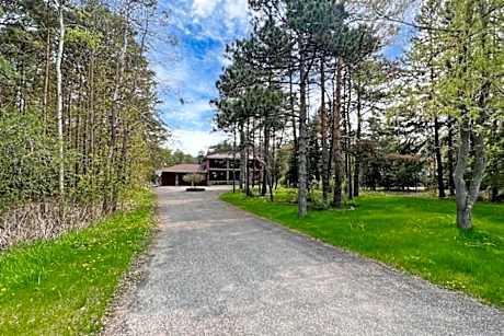 Newly renovated luxury villa in Stouffville, ON