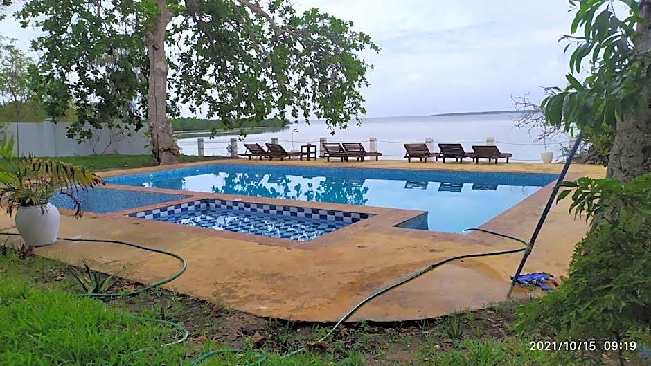 Menai Bay Beach Bungalows