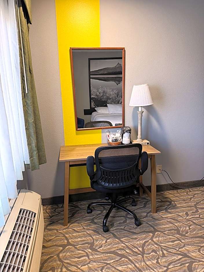 Super 8 by Wyndham Baker City