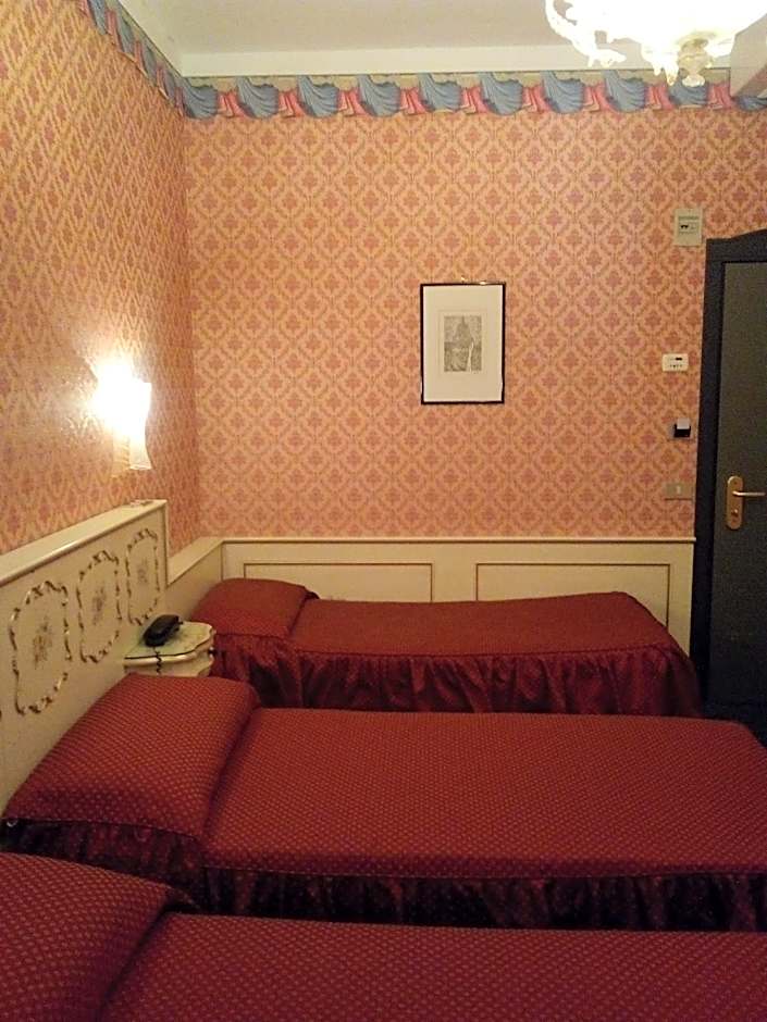 Hotel Diana