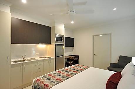King Studio with Wheelchair Access and Kitchenette