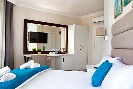 Double Room with Balcony (2 Adults + 1 Child)