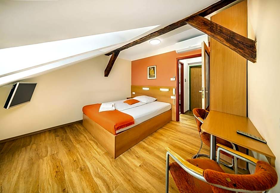 Hotel Golden City Garni