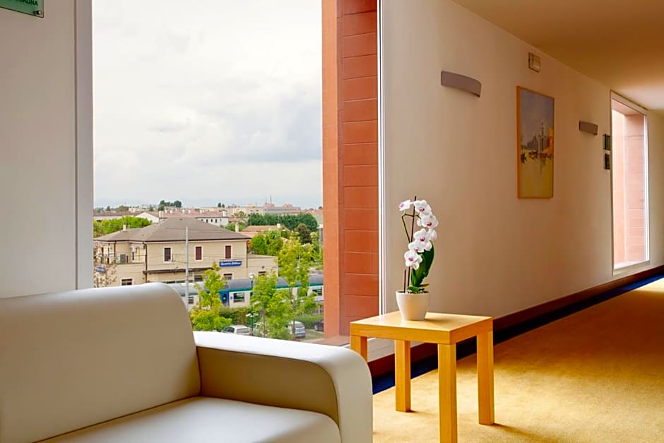 Crowne Plaza Venice East By IHG