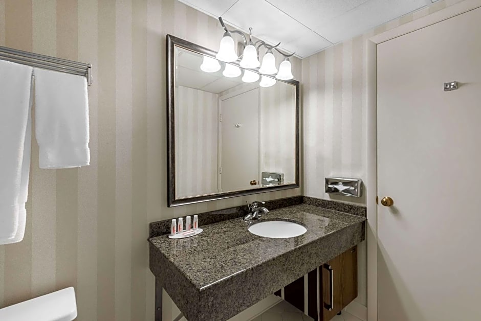 Ramada Plaza by Wyndham Hagerstown – Hagerstown, MD