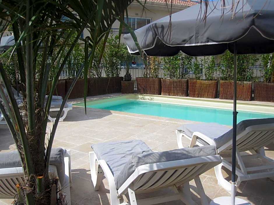 Brit Hotel Confort Le Revest Sainte-Maxime