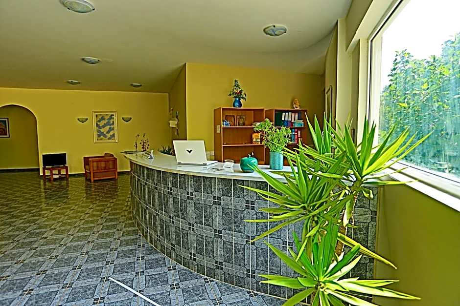 Amfitriti Hotel & Studios