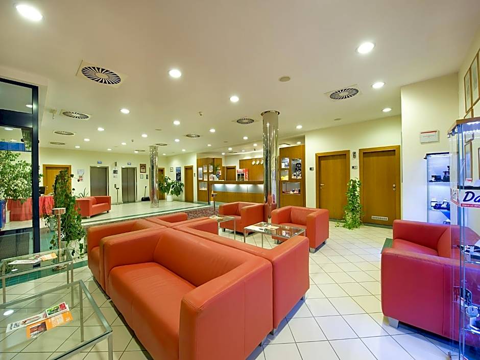 Ramada Airport Hotel Prague