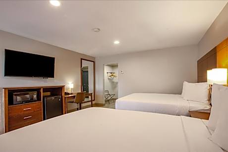 Deluxe Queen Room
