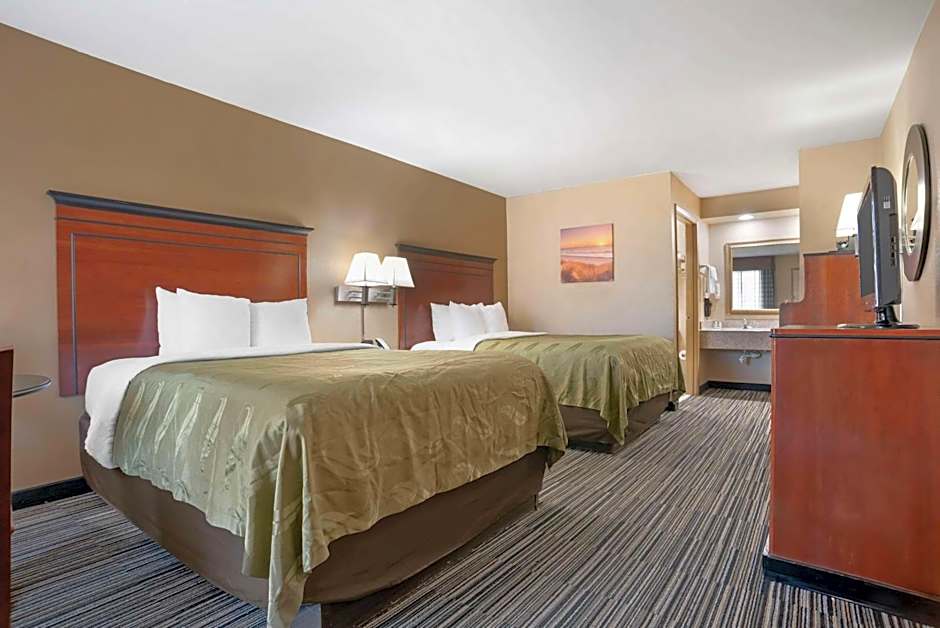 Photo 1 of 4 of 2 Queen Beds, Nonsmoking
