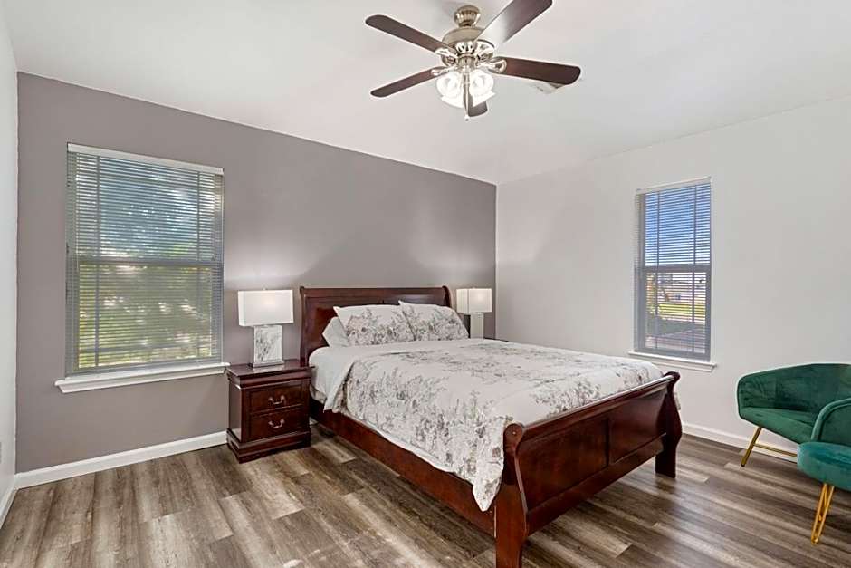 Quaint 2BD2B Condo* Fully Furnished*Amazing Patio*