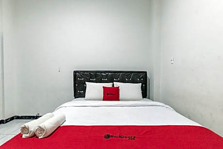 RedDoorz near CitraLand Gama City Medan