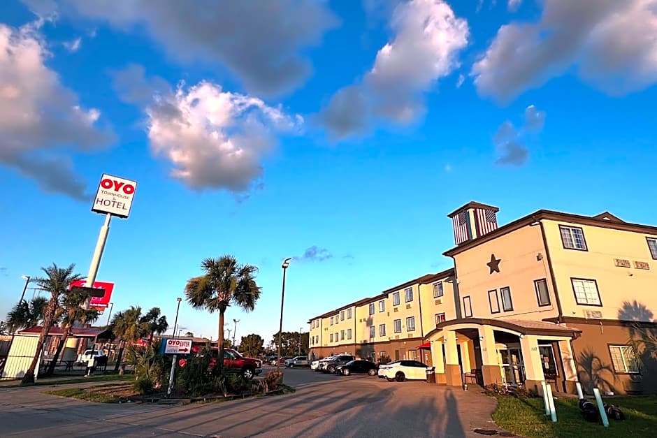 OYO Hotel Sulphur Kitchenette Daily Weekly Stays