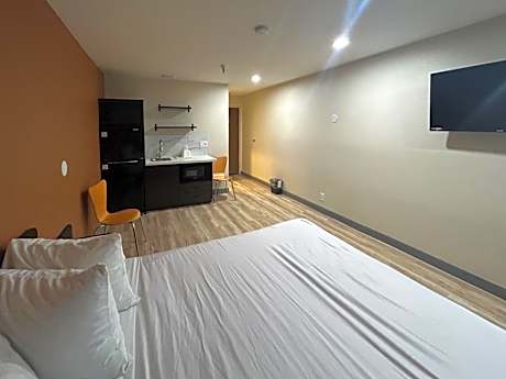 Queen Room - Non-Smoking