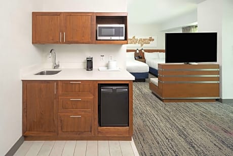 2 DOUBLE BEDS