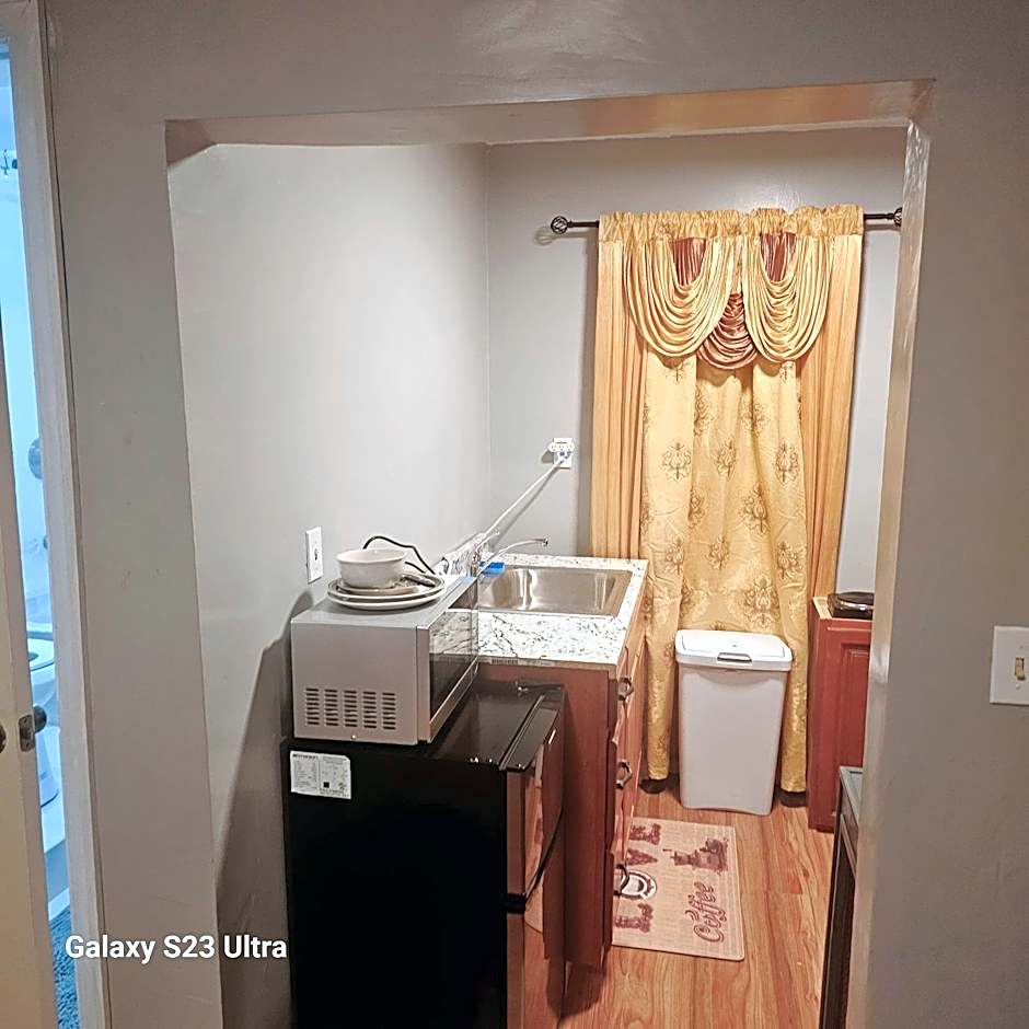 Divine Villa Guest House Harper Ave EWR AIRPORT PENN STATION NY NJ