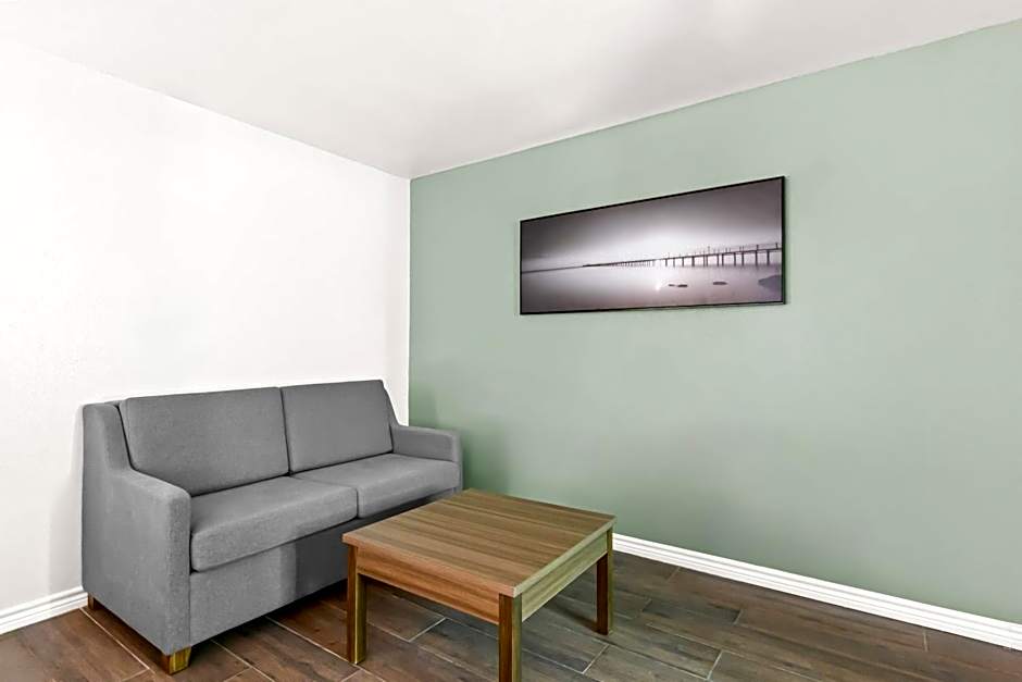 Quality Inn & Suites Port Lavaca near Lighthouse Beach