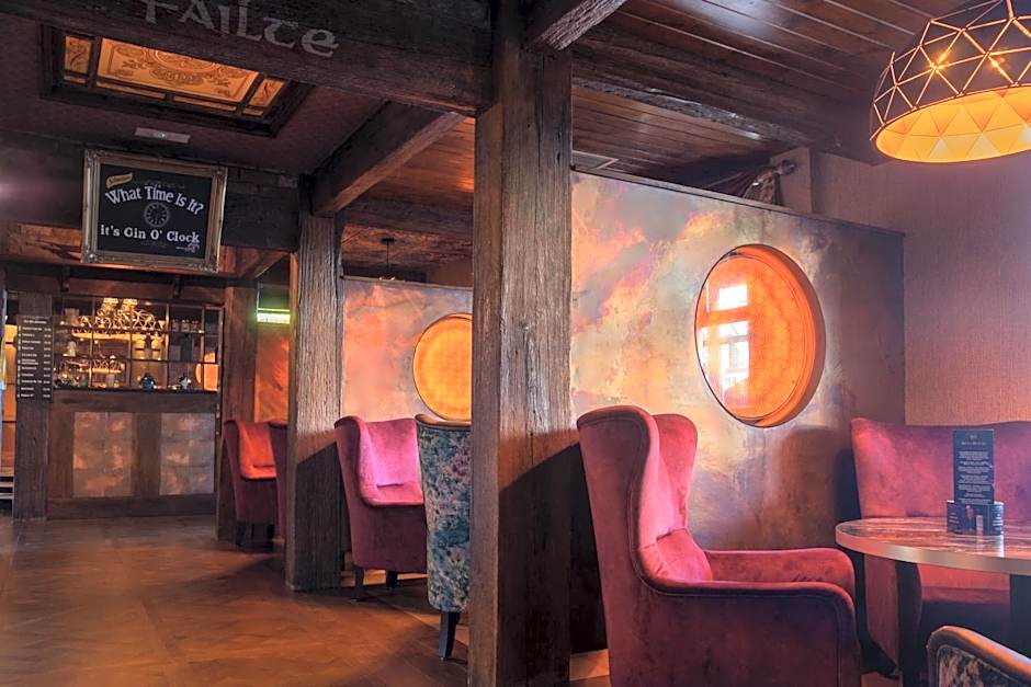 Holyrood Hotel - Leisure Centre & The Spa at Orchids