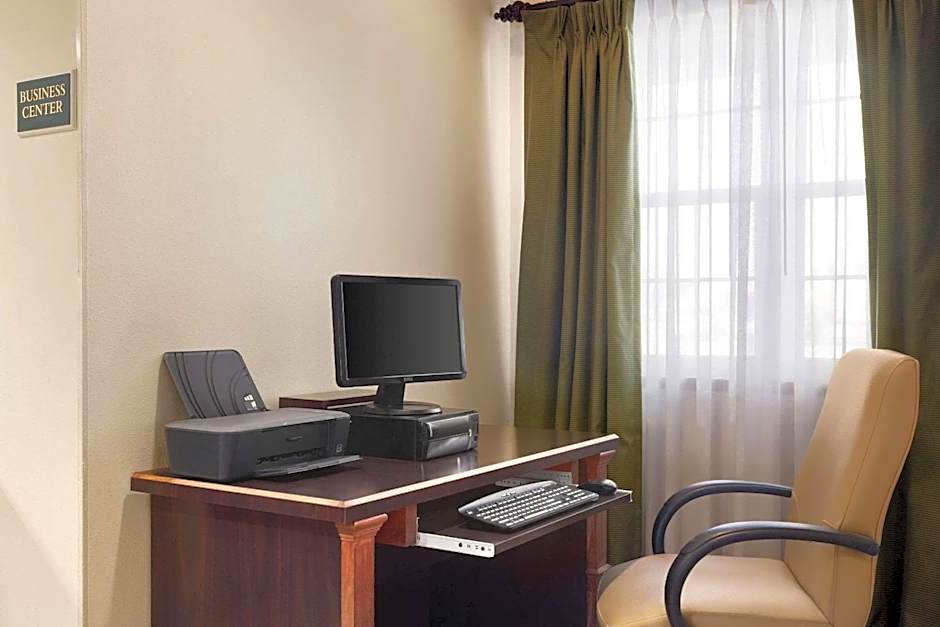 Country Inn & Suites by Radisson, Kearney, NE