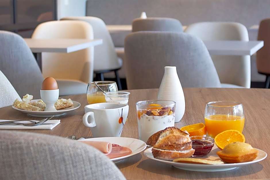 Brit Hotel Nantes La Beaujoire - L'Amandine
