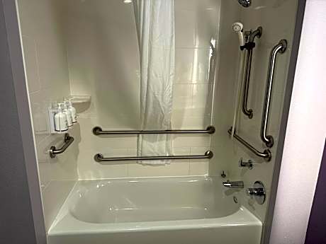 Queen Room with Two Queen Beds - Mobility Access/Non-Smoking