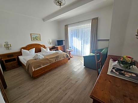 Standard Double Room with Mountain View