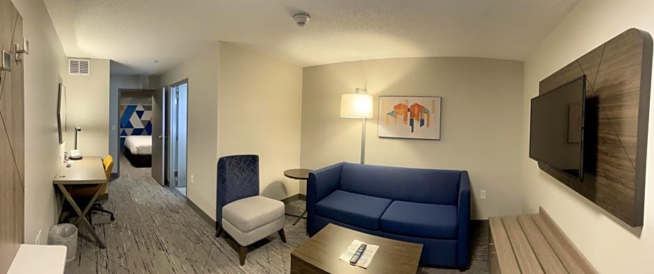 Holiday Inn Express & Suites Marquette, an IHG Hotel