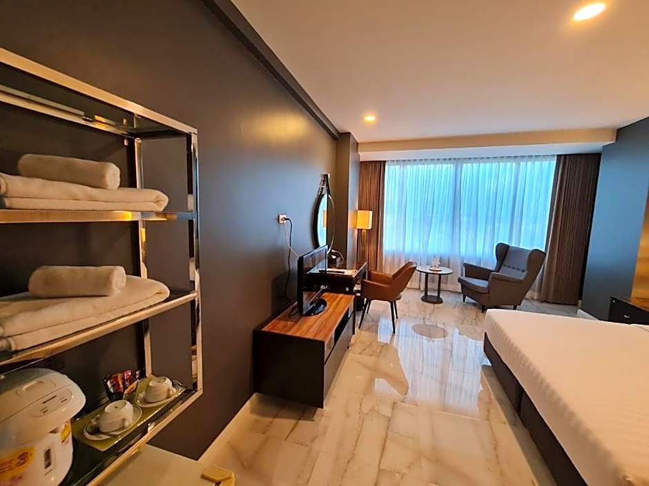 Chaisaeng Palace Hotel