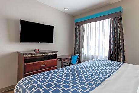 King Suite - Non-Smoking