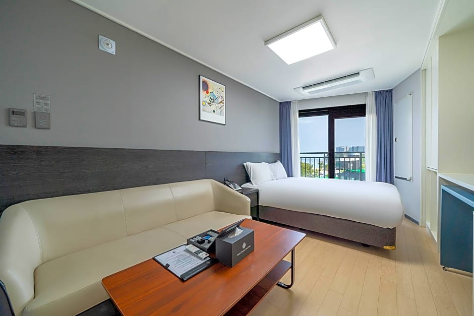 Sokcho Chonpines Beach Hotel