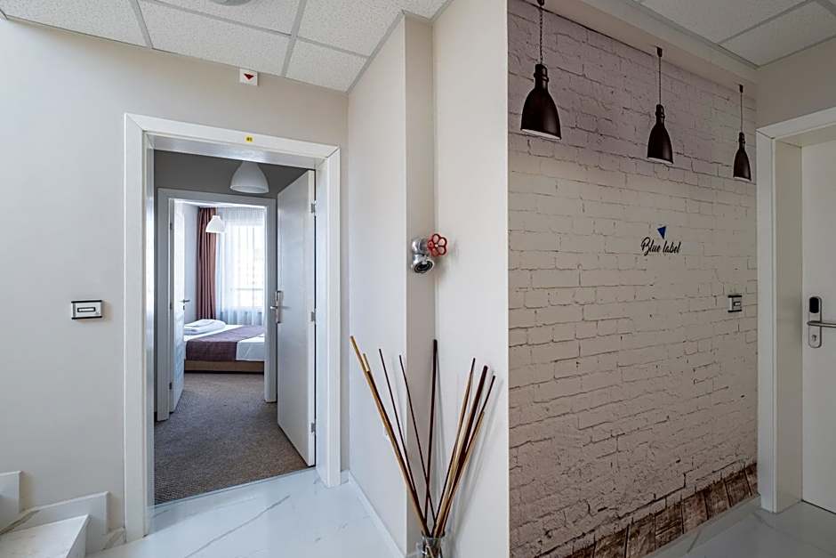 Blue Label Apart House