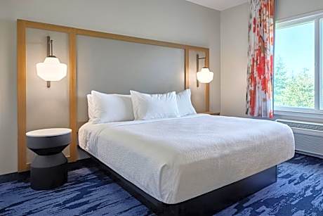 King Room with Roll-in Shower - Mobility and Hearing Accessible