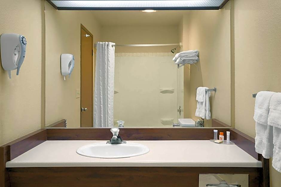 Howard Johnson by Wyndham Leavenworth