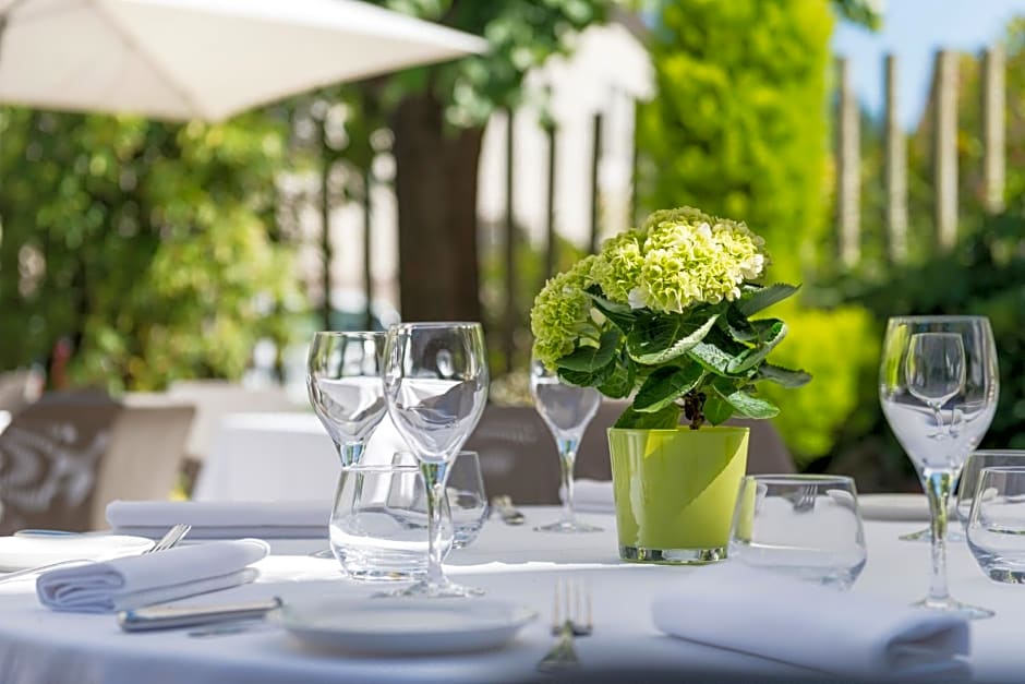 Hotel Aux Vieux Remparts, The Originals Relais (Relais du Silence)