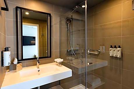 Standard Queen Room - Accessible