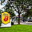 Super 8 by Wyndham McHenry/Fox Lake Area