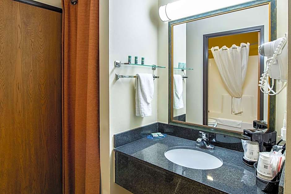 Best Western Lakewood Inn