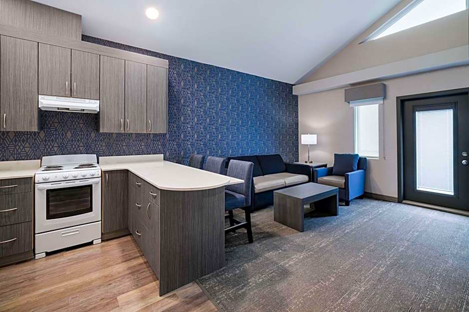 Photo 1 of 7 of 1 King Bed Suite, Jetted Tub