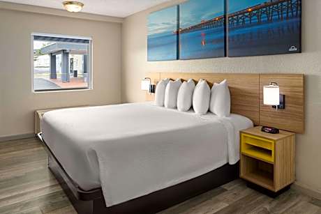 Queen Room - Non-Smoking