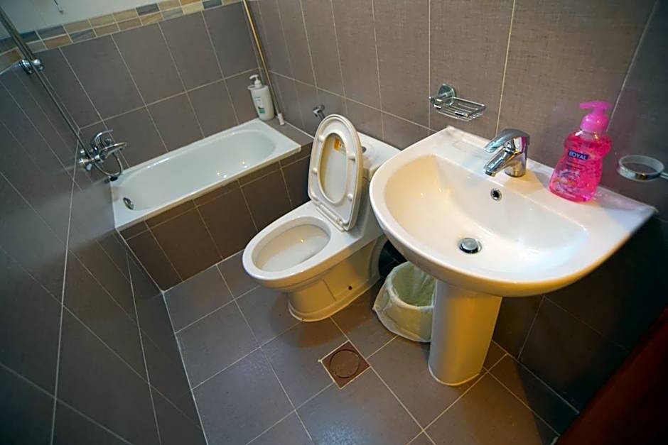 Over Mountains Hotel