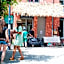 La Maison Rouge - Backpacker Hostel