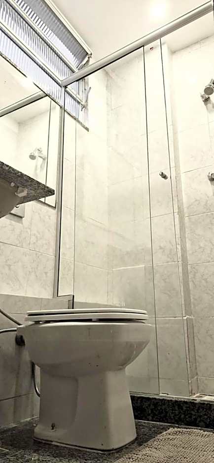 Copacabana 3 quartos ar cond a 2 qds da praia