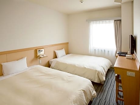 Twin Room for 4 People - Non-Smoking