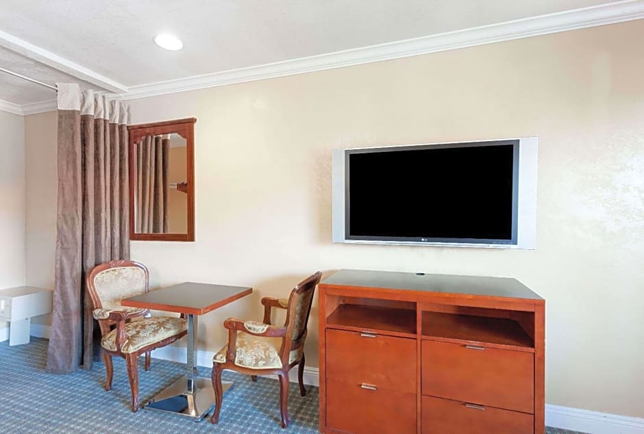 Travelodge by Wyndham El Cajon