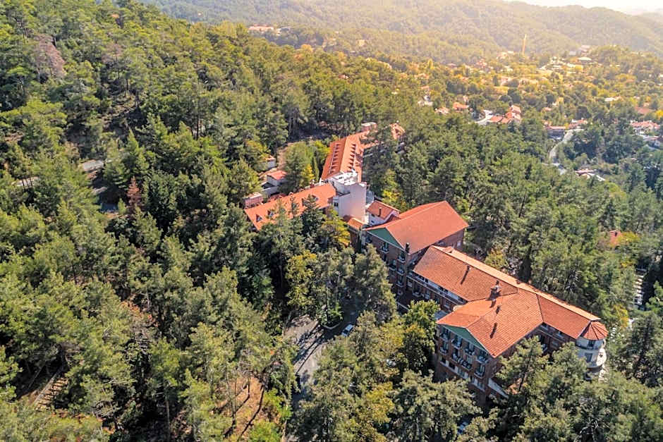 Photo 1 of 35 of Forest Park Hotel