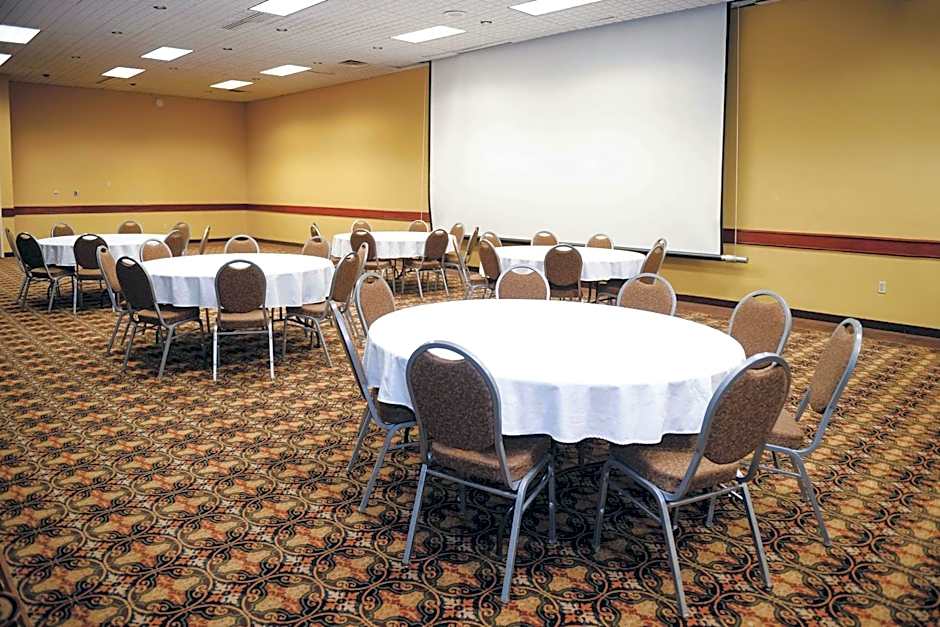 Quality Inn & Suites Starlite Village Conference Center